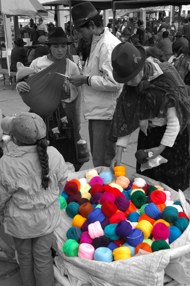 Le marché des couleurs en Equateur...