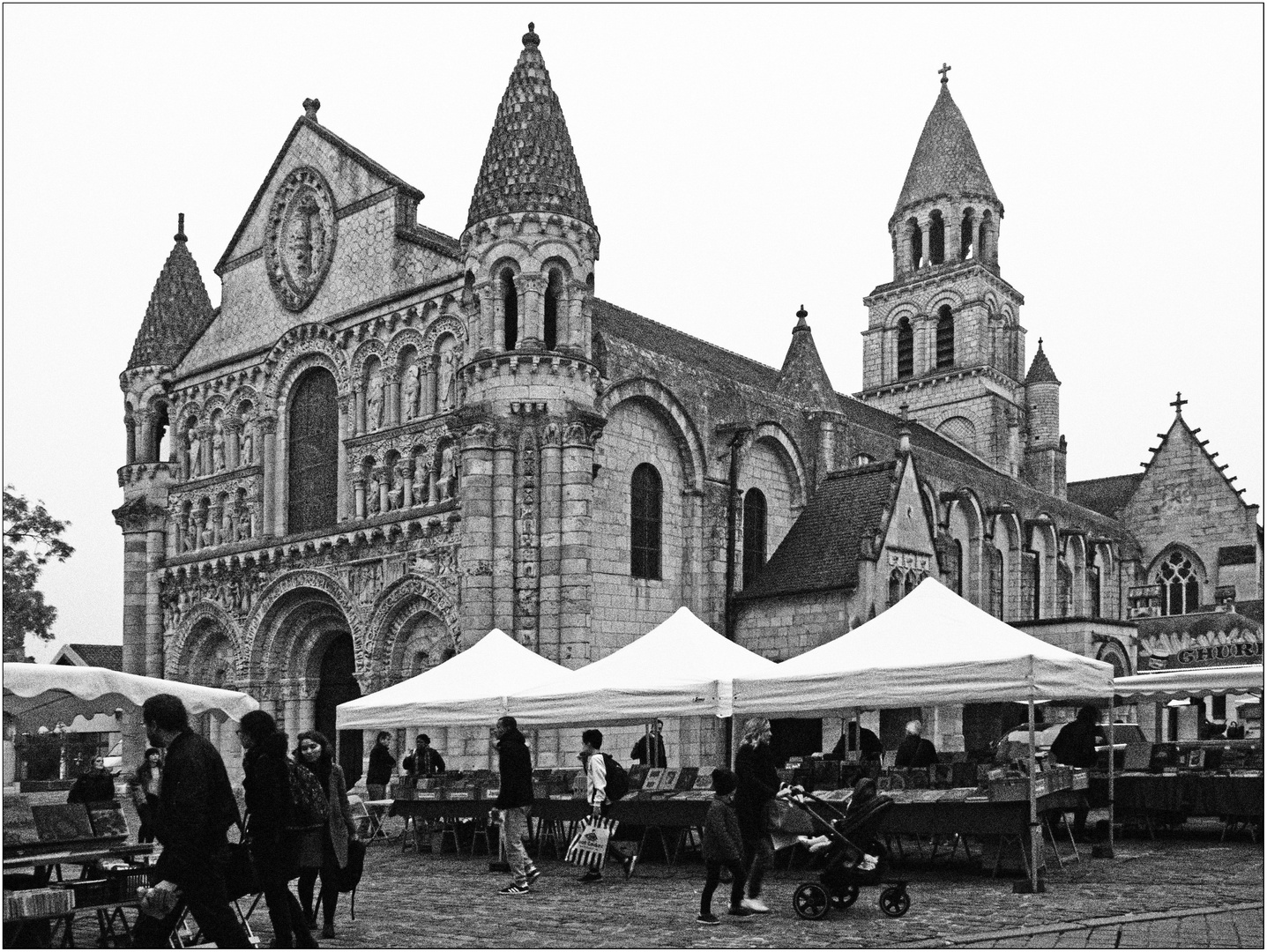 Le marché Notre-Dame  --  Poitiers