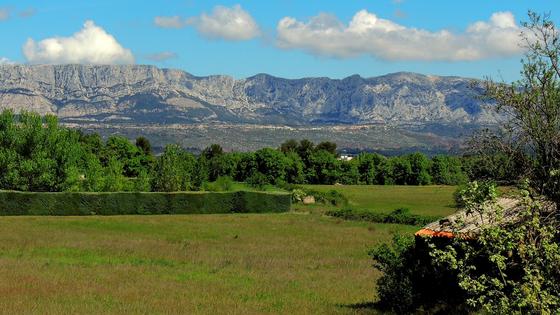 Le Massif de la Montagne "Saint Victoire" près d'Aix en Provence