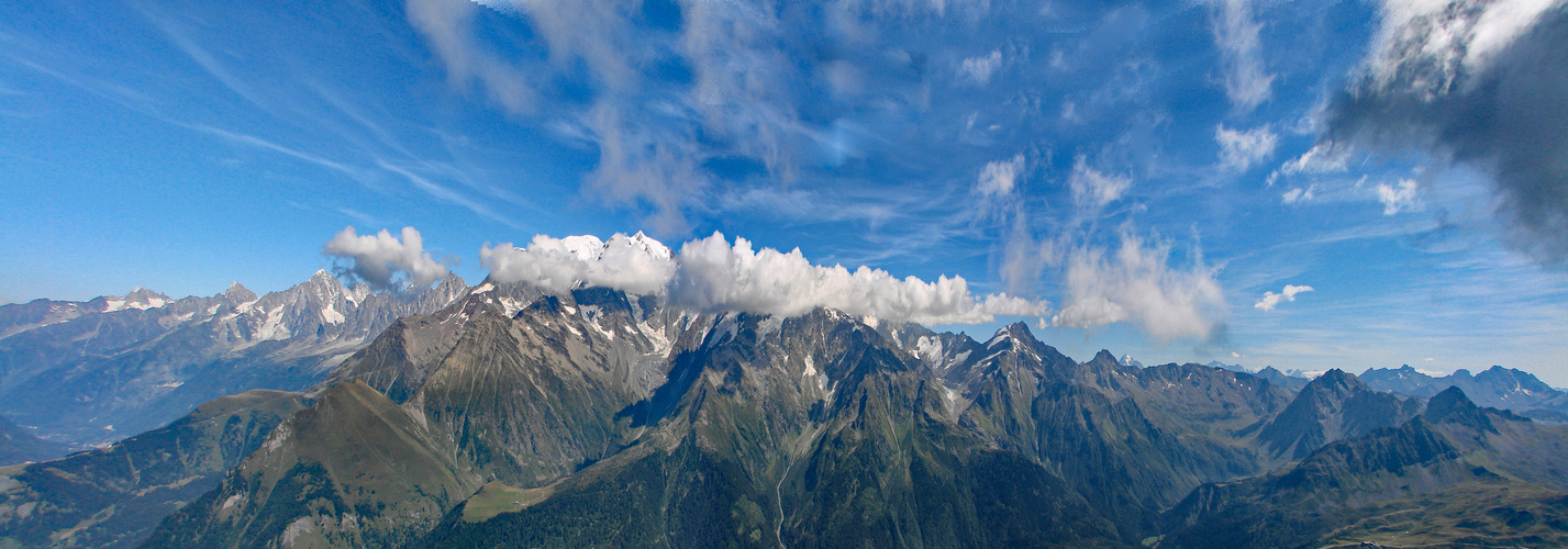 Le Massif du Mont Blanc depuis le sommet Mont du Joly