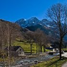 Le massif du Mont-Perdu, le Cirque de Gavarnie et le Gave