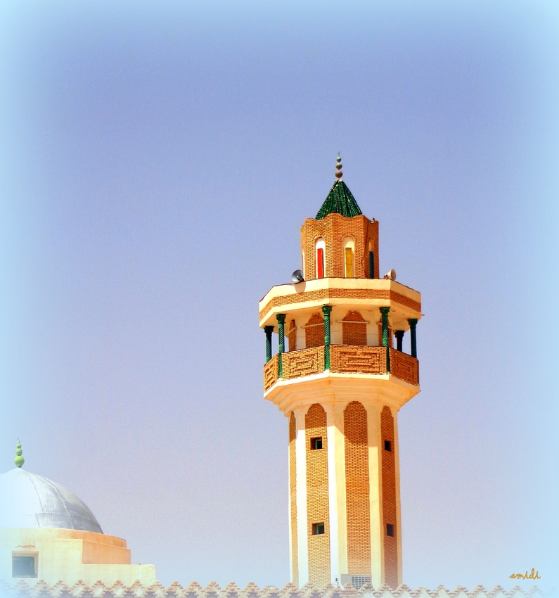 Le minaret d'une mosqué à Tozeur