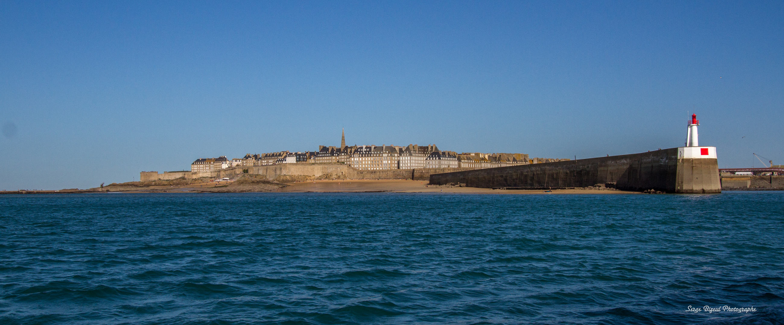 Le Môle des Noires à l'entrée du Port de Saint Malo