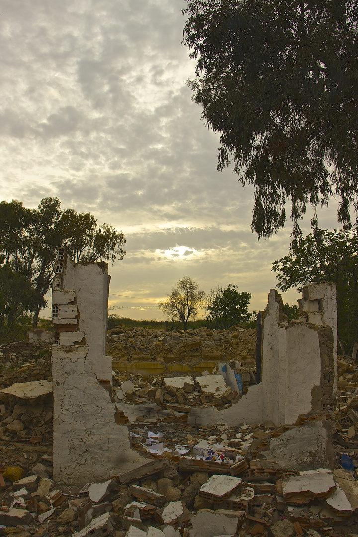 Le monde de demain se construit sur les ruines d'hier.