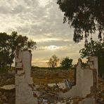 Le monde de demain se construit sur les ruines d'hier.