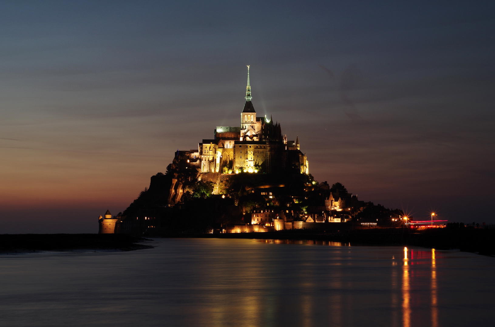 Le Mont-Saint-Michel bei Nacht