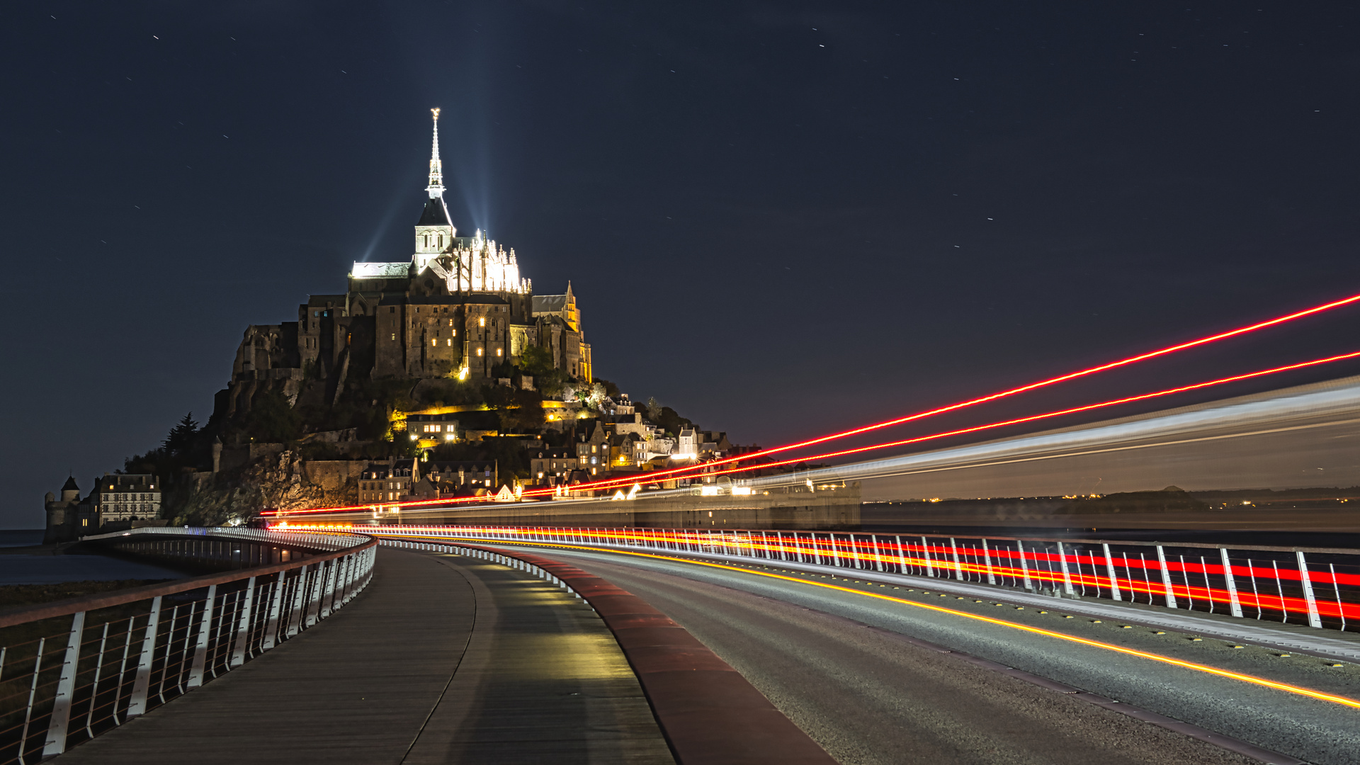 Le Mont-Saint-Michel bei Nacht