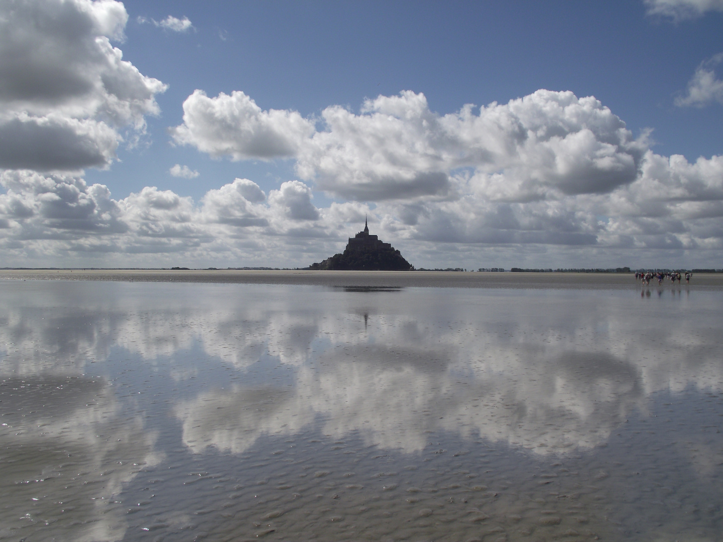 Le Mont-Saint-Michel et son reflet