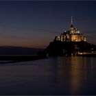 Le Mont-Saint-Michel in der Dämmerung