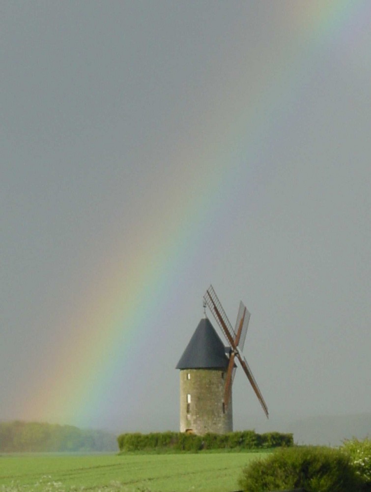 Le Moulin de Largny-sur-Automne après la pluie... le beu temps von Christian Perlot 