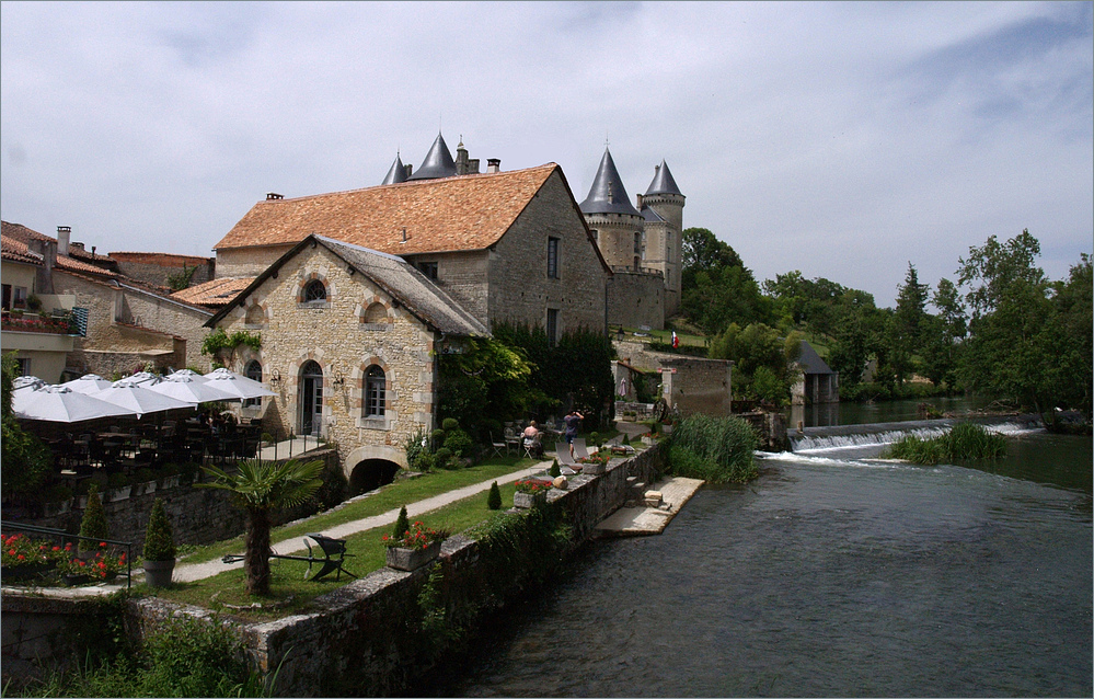 Le Moulin de Verteuil (Charente) - Die Mühle von Verteuil (Charente)