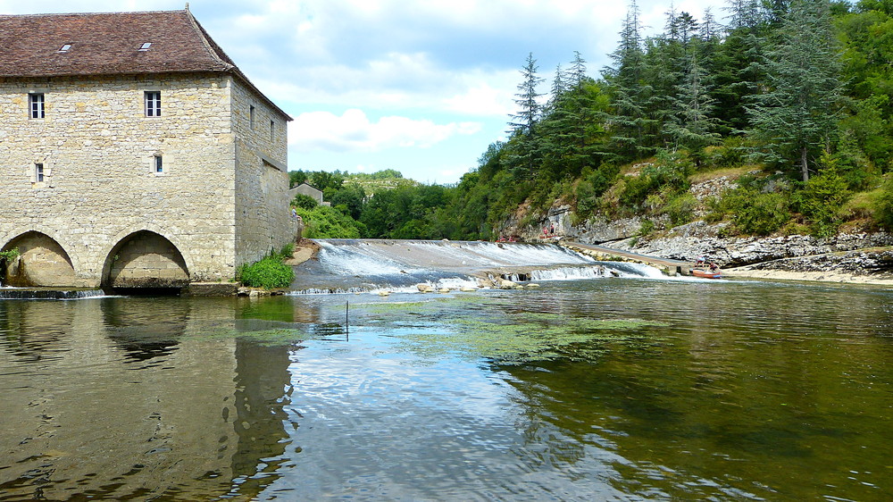 Le Moulin et le barrage de Cabreret sur le Célé (Lot)