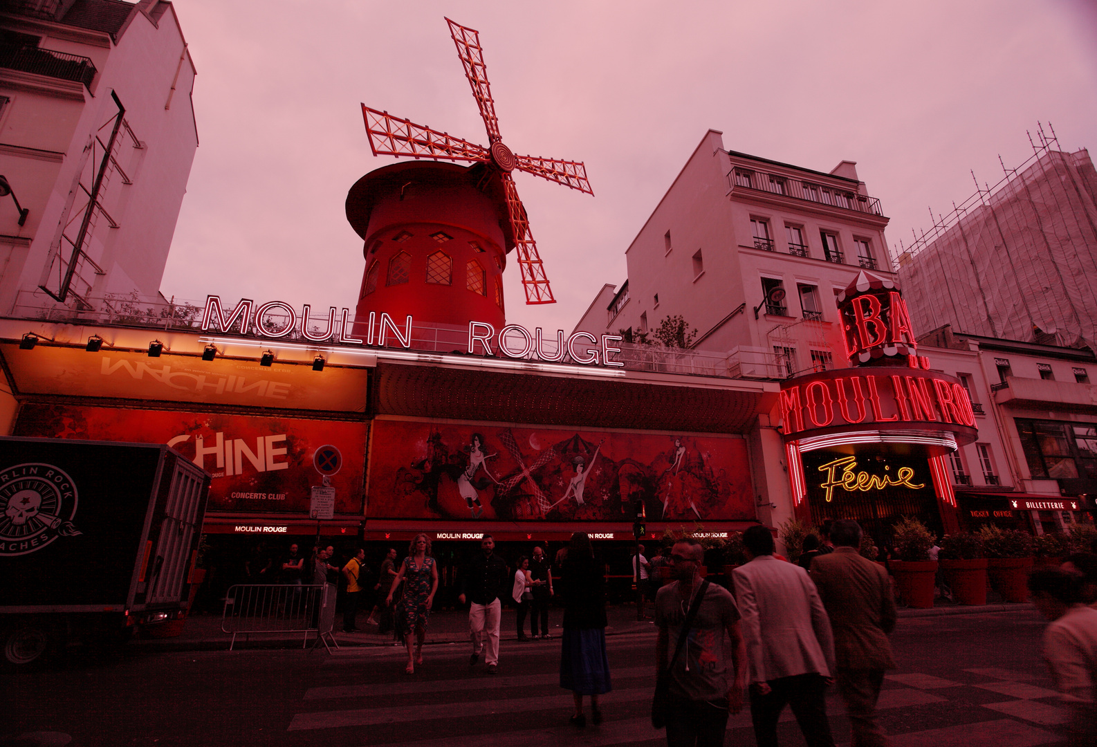 Le Moulin Rouge Paris