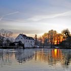 Le moulin vu à l'aube en hiver