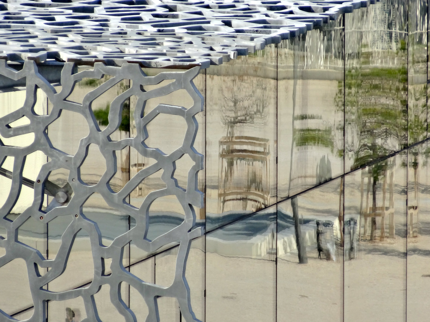 Le Mucem, dentelle de béton et métal