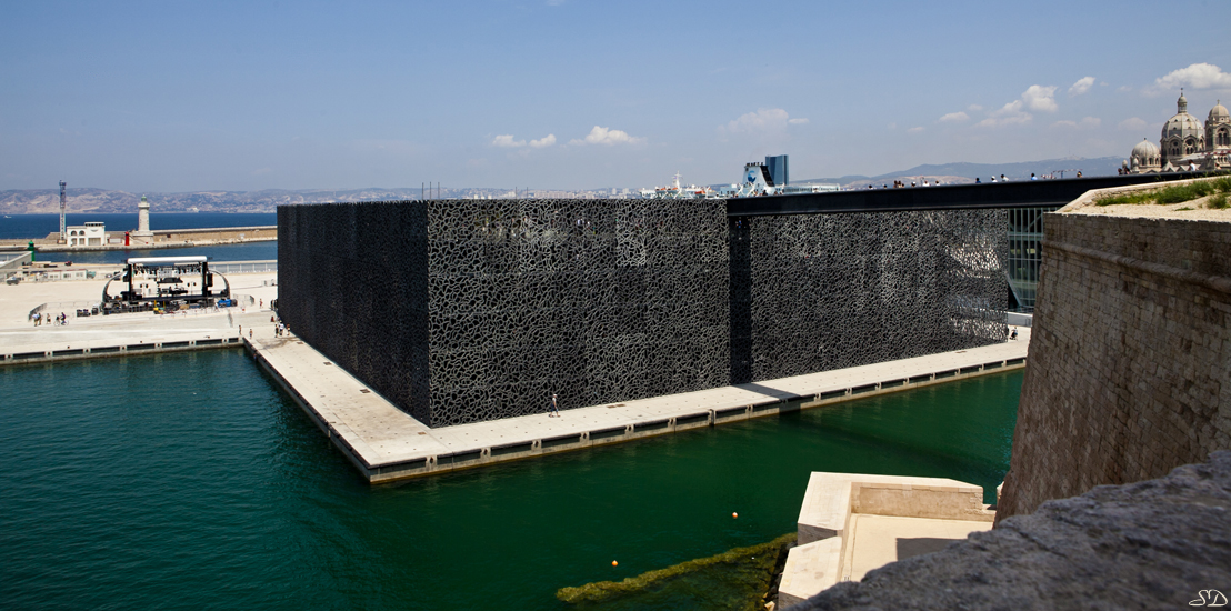 Le MUCEM et la passerelle du Fort Saint Jean .