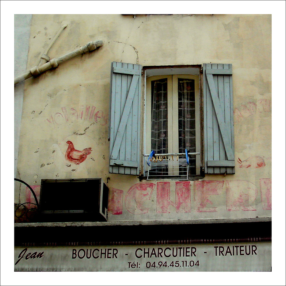 Le mur de la poule rouge / Die Mauer des roten Huhns