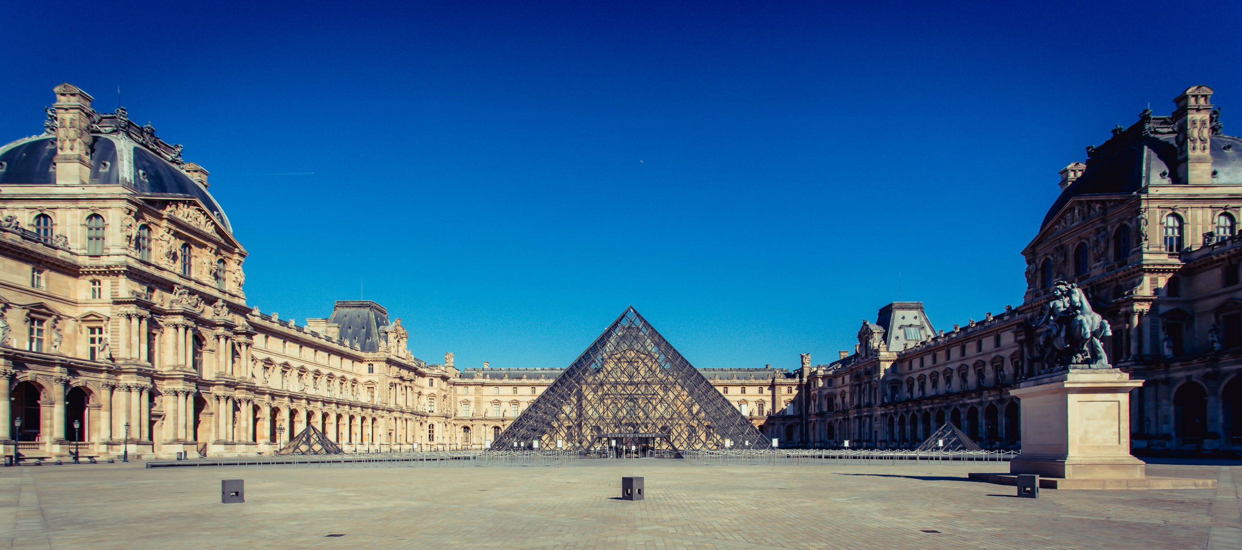 Le musée du Louvre désert un jour de déconfinement !