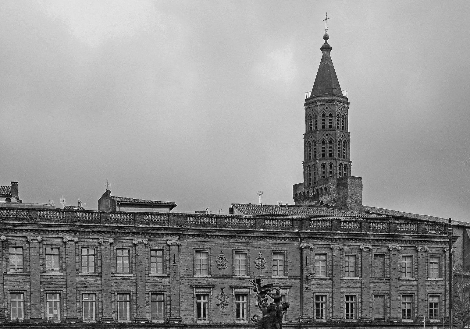 Le Museum d’Histoire Naturelle et le clocher de l‘Eglise Saint-Jacques