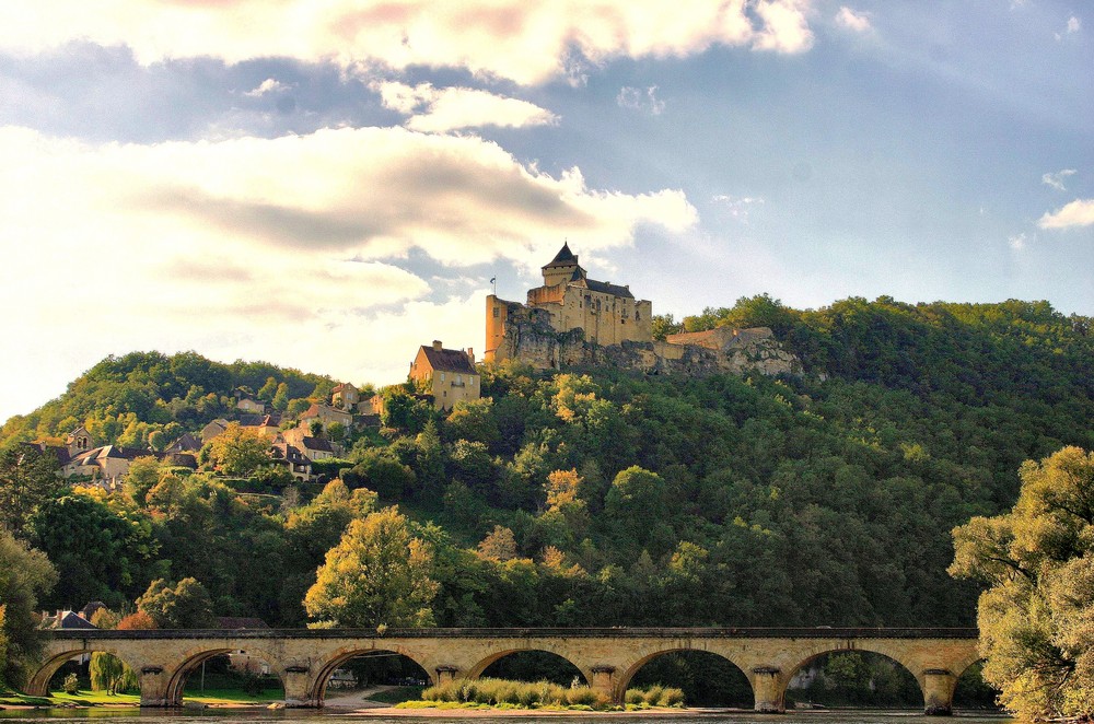 LE NID D' AIGLE AU DESSUS DE LA DORDOGNE