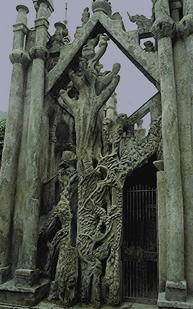 LE PALAIS IDEAL DU FACTEUR CHEVAL L'arbre