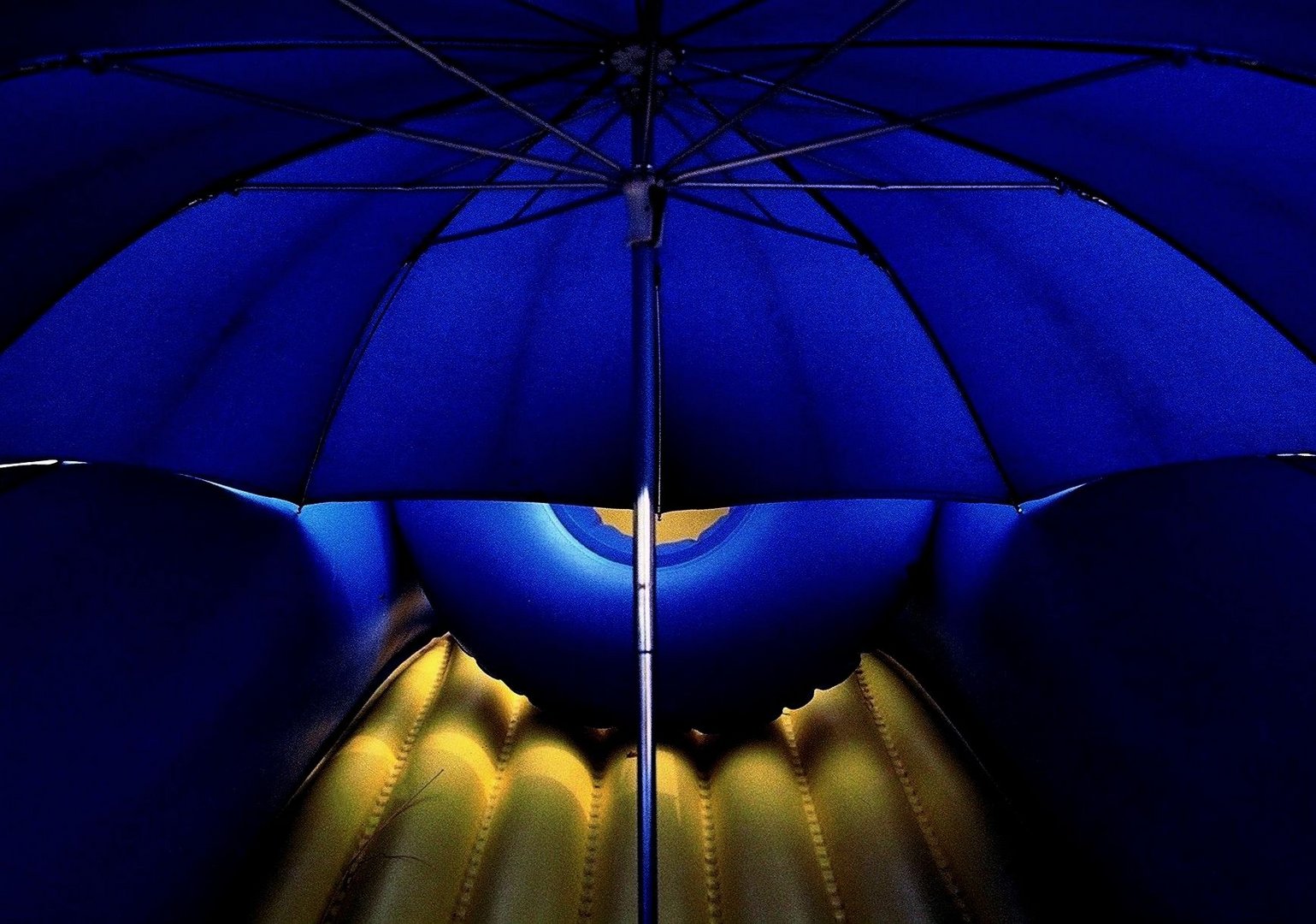 Le parapluie bleu