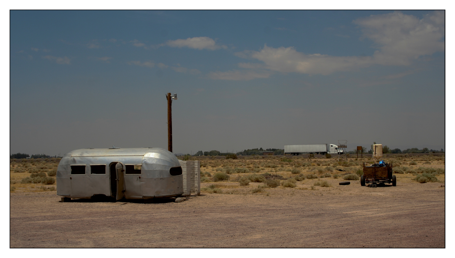 Le parking du "BAGDAD CAFE"