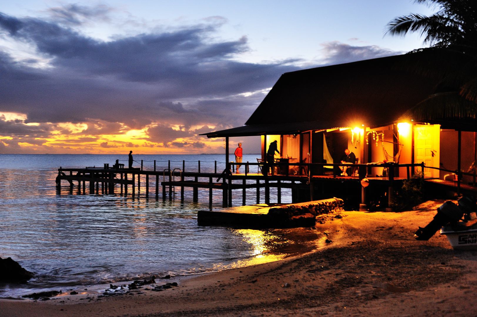 Le pêcheur du soir à Fakarava