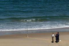 le pêcheur et ses gardes du corps !!!!