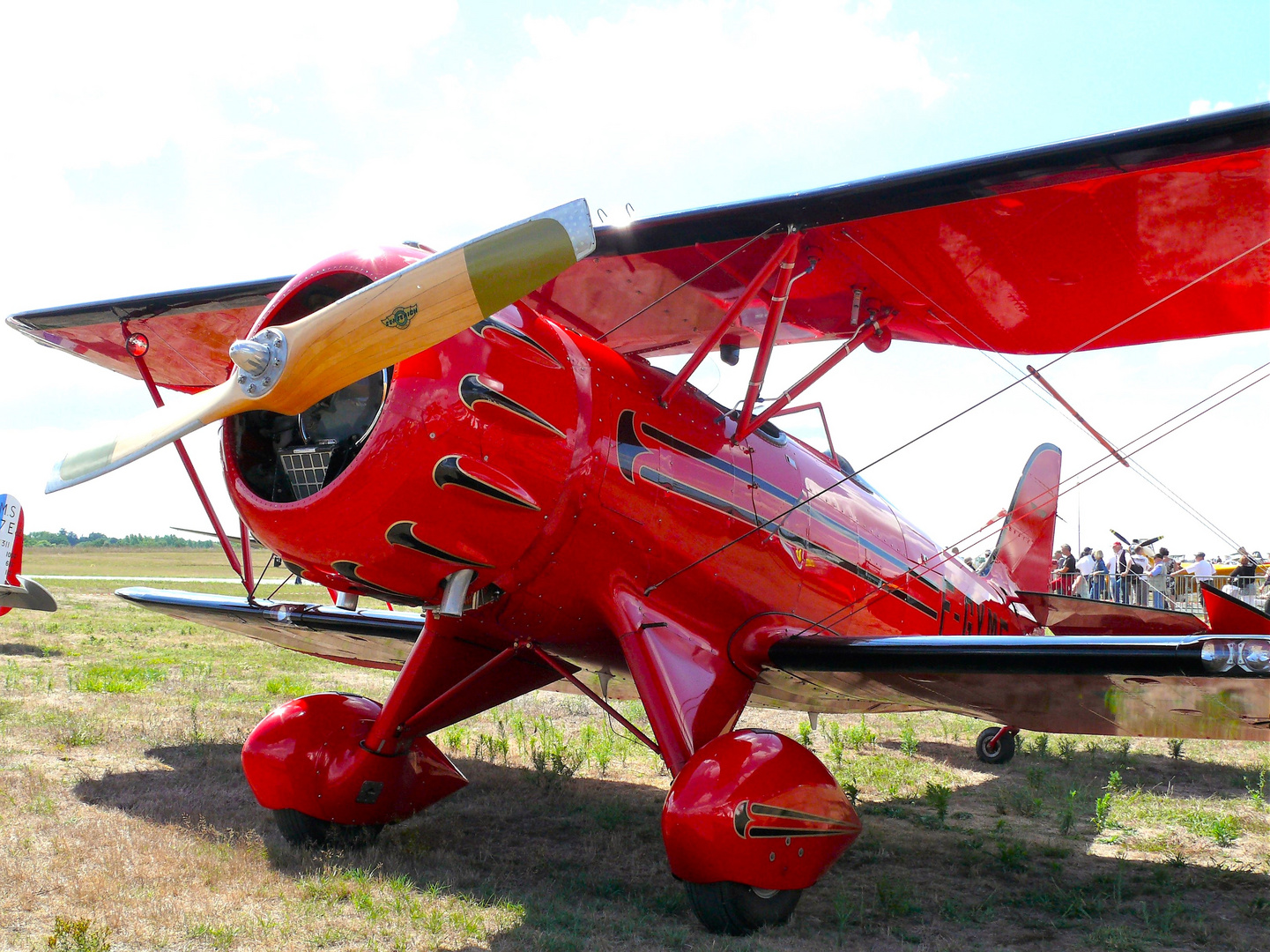 Le petit avion rouge avec....