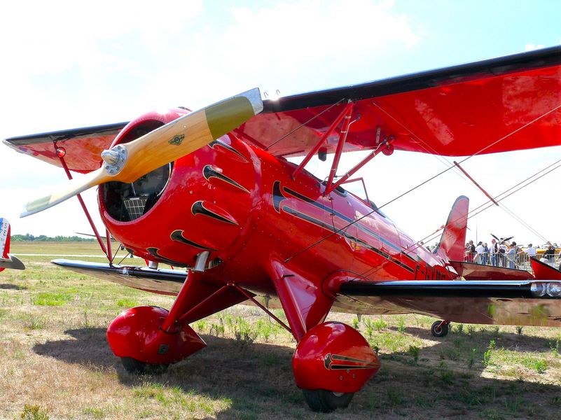 Le petit avion rouge avec....