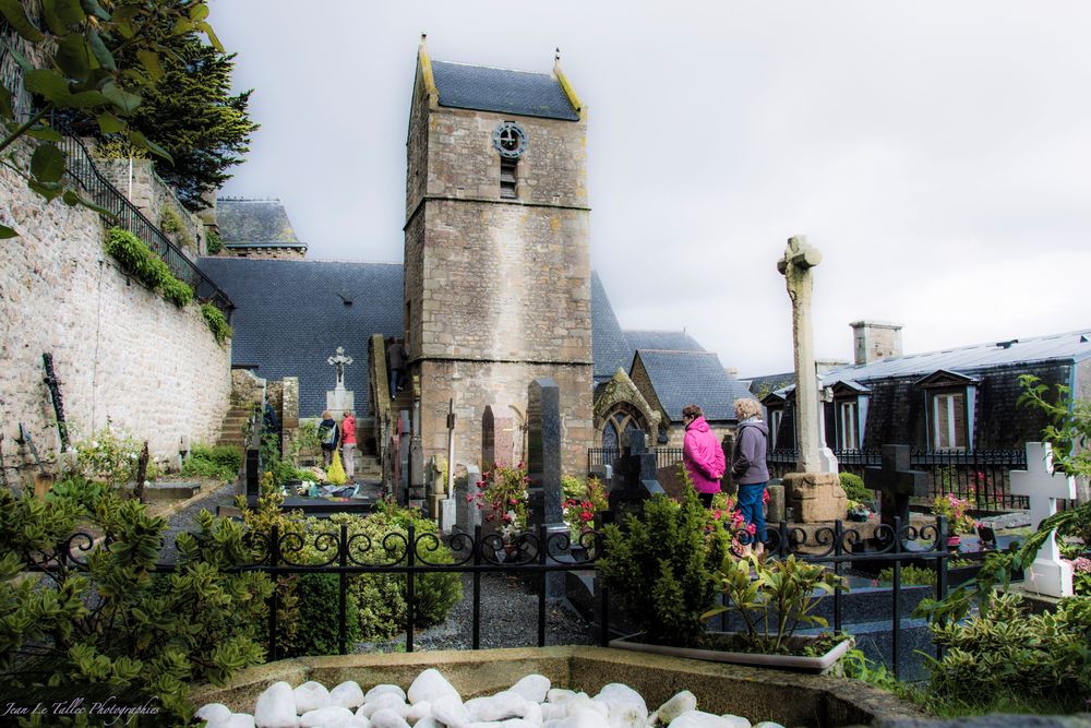 - Le petit cimetière du mont saint Michel -