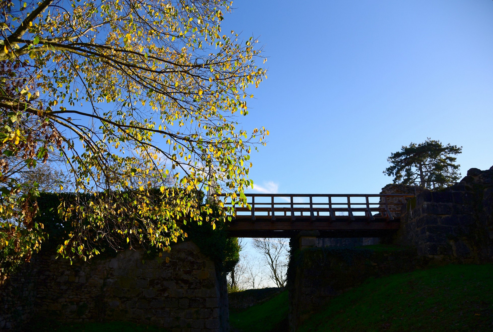 Le petit pont de bois,,,,,,