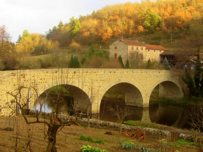 Le petit pont de Lavaudieu en Haute Loire