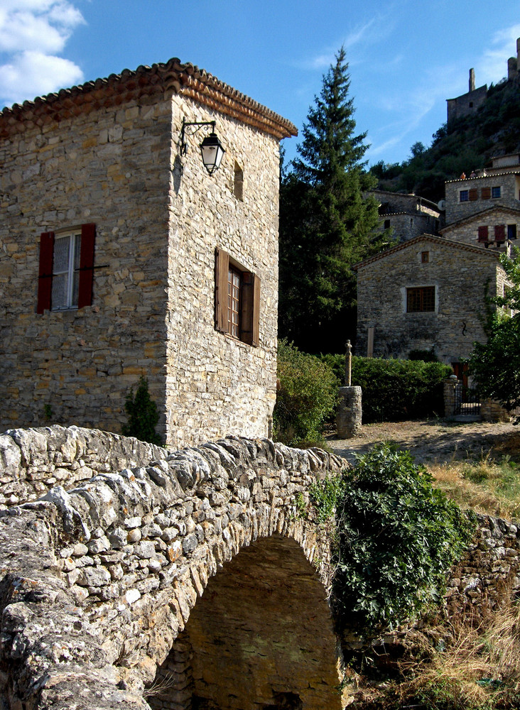 le petit pont de pierre