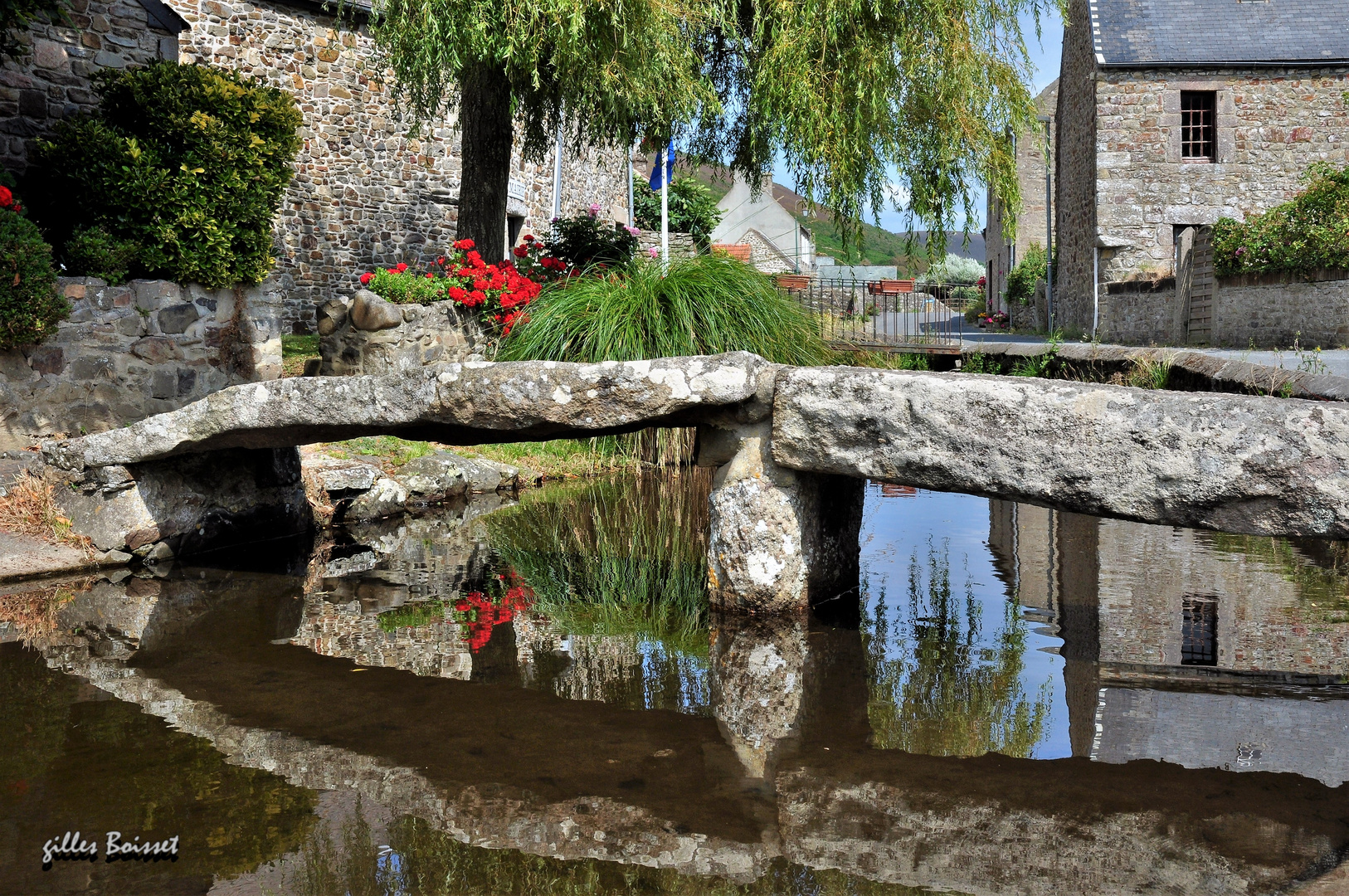 Le petit pont de pierre