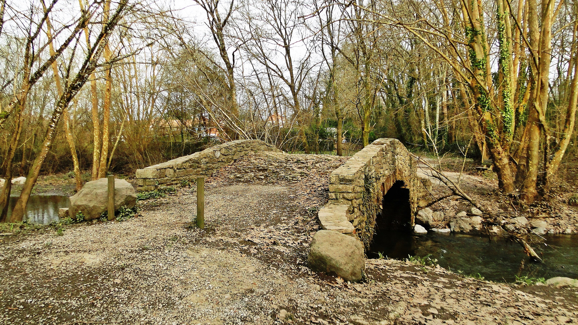 Le Petit Pont de Saint-Paul.....