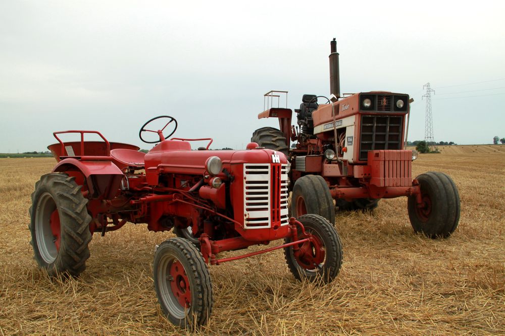 le petit tracteur rouge et son grand frère