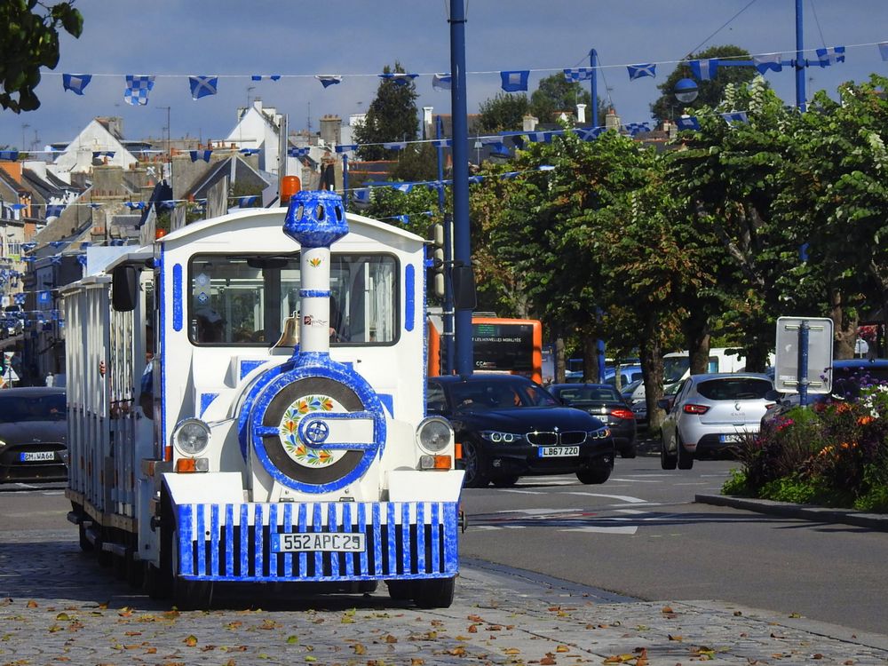 Le Petit Train Bleu Le petit train bleu de Concarneau photo et image | train, bleu, special
