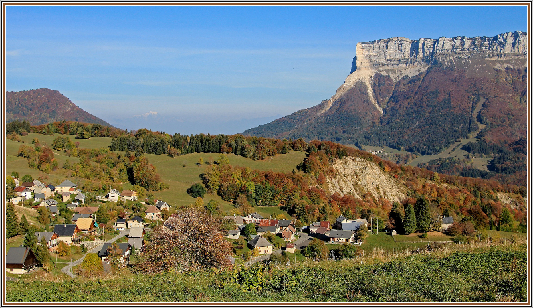 Le petit village au pied du Granier