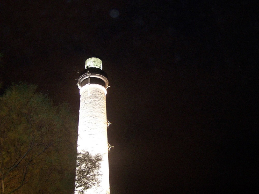 le phare by night