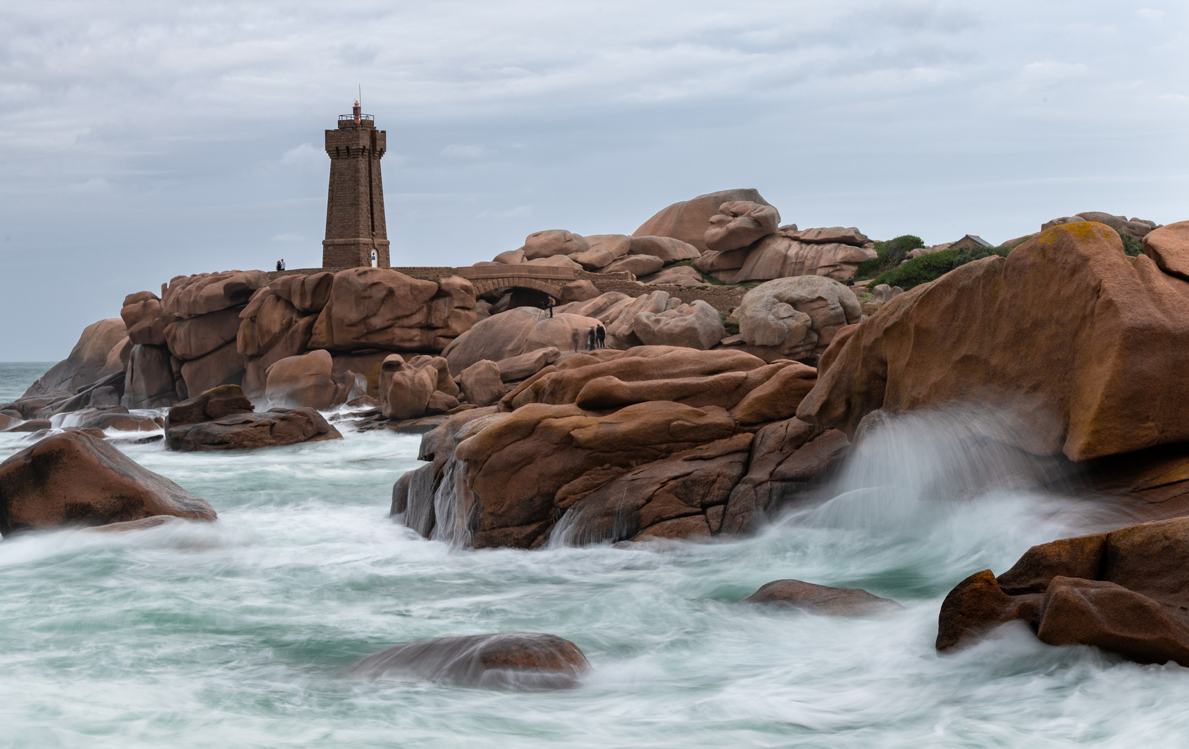 Le Phare de MEAN RUZ   -   COTE GRANIT ROSE