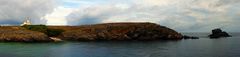 le phare des Poulains sur mer d'huile