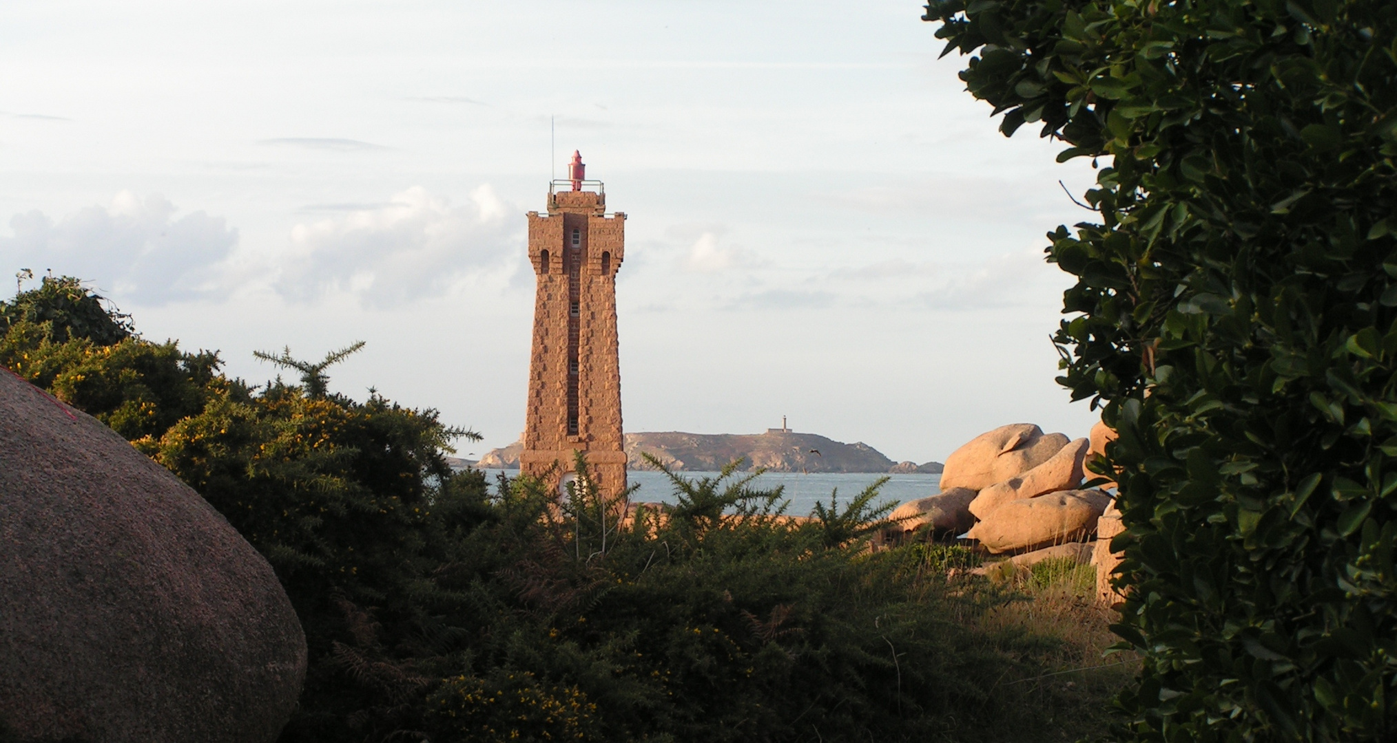 Le Phare Men-Ruz, Ploumanac'h, mal aus einer anderen Perspektive