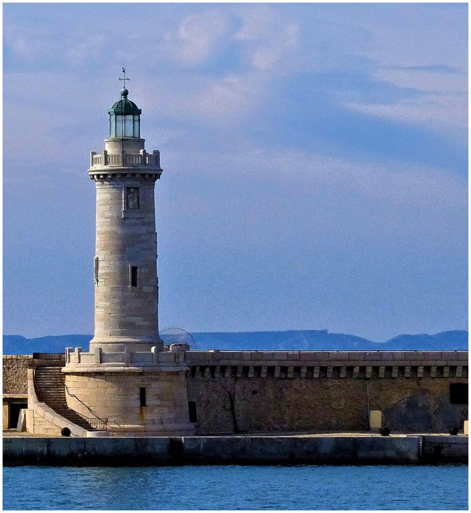 Le phare sur la jetée