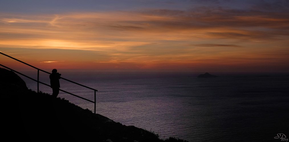 Le photographe et le coucher du soleil .