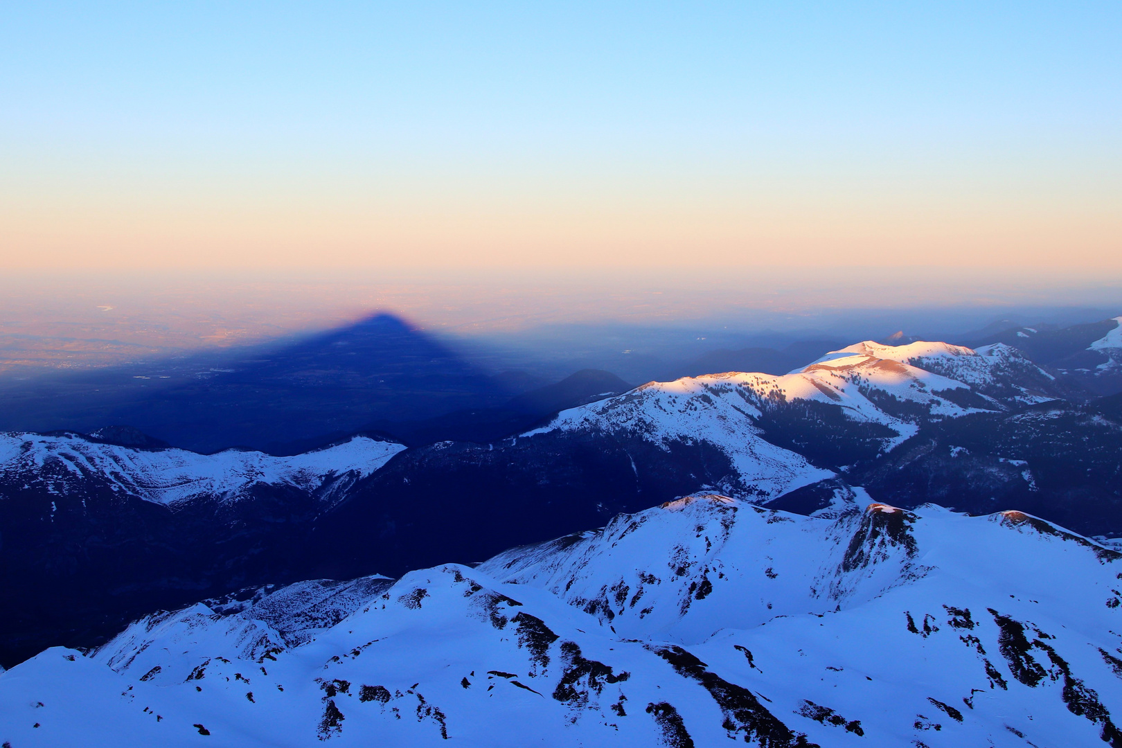 LE PIC DU MIDI AU CRÉPUSCULE...