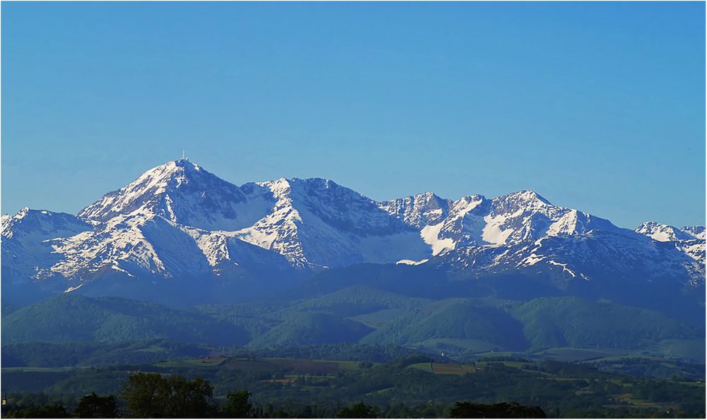 Le Pic du Midi de Bigorre et les Pyrénées… …vus de Tarbes