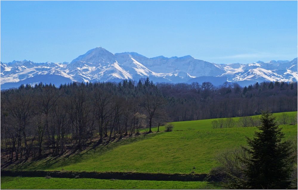 Le Pic du Midi et la chaîne Pyrénéenne vus du Piémont