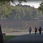 Le pied léger pour une promenade le long de la Garonne - Toulouse